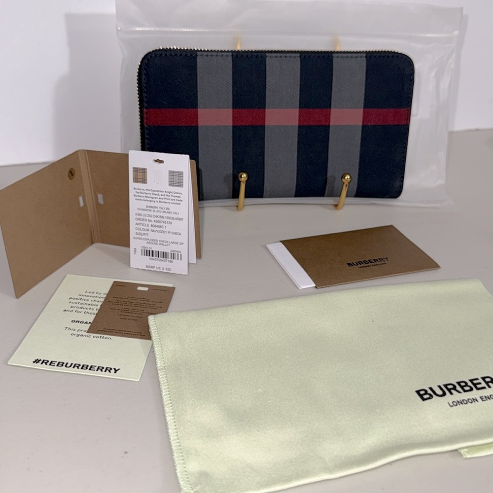 NEW $630 Burberry midnight blue and Red nova Check Wallet - Picture 4 of 9